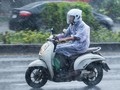 Cara Aman 'Biker' Berkacamata Berkendara Saat Hujan