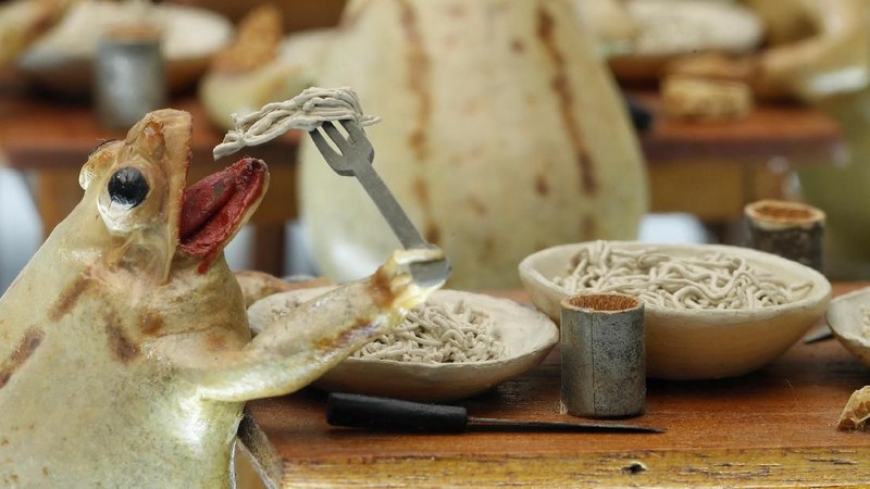 Museum ini menampilkan koleksi 108 katak yang diposisikan dalam adegan yang menirukan kehidupan sehari-hari.