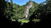 Tapi orang Toraja percaya bahwa hanya tubuh seseorang yang mati tapi jiwa mereka dibebaskan setelah melalui upacara pemakaman rumit, Rambu Solo. (AFP/GOH Chai Hin)