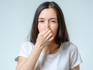 Muncul Bau Busuk saat Napas Lewat Hidung, Apa Penyebabnya Dok?