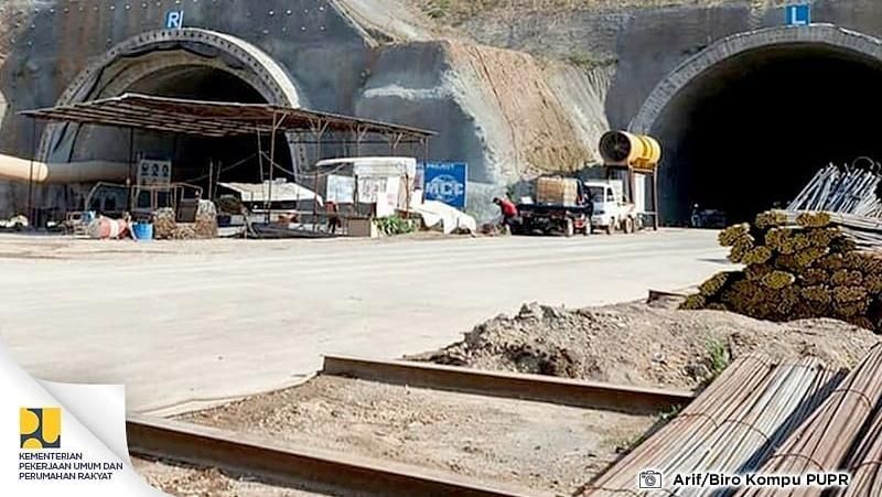 Tol Cileunyi-sumedang-Dawuan (Cisumdawu), merupakan tol pertama di Indonesia yang menggunakan terowongan.