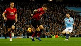 Manchester City menjamu Manchester United dalam lanjutan Liga Inggris di Stadion Etihad, Minggu (11/11). (Reuters/Jason Cairnduff)