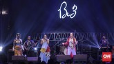 Group vokal B3 tampil di The 90's Festival, Jakarta, Sabtu (10/11).