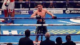 Bel berbunyi mengakhiri ronde ke-12 atau terakhir, Daud Yordan gagal menjatuhkan lawannya secara KO. Daud sebenarnya memiliki catatan menang KO lebih banyak dari Anthony Crolla yakni 26 berbanding 13. (Reuters/Carl Recine)
