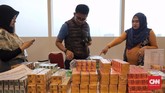 Fotografi memang sudah beranjak ke era digital, namun fotografi analog mulai digemari kembali karena konsep berfotonya yang unik dan sarat romantisme.
