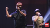 Iwa K bersama Sweet Martabak tampil di The 90's Festival, Jakarta, Sabtu (10/11).