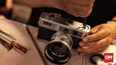 Pecinta fotografi analog setiap tahunnya memadati Low Light Bazar untuk menemukan pernak-pernik fotografi incarannya.