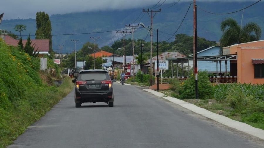 Ketersediaan infrastruktur jalan dengan kondisi mantap akan memudahkan wisatawan mencapai lokasi-lokasi wisata di Pulau Samosir.
