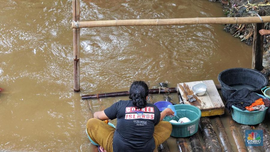 Pemerintah melakukan percepatan penyediaan sarana dan prasarana khusus anak bagi semua Kabupaten/kota dalam kategori Kota Layak Anak (KLA) pada 2030.