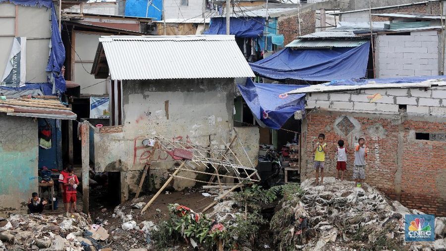Pemerintah melakukan percepatan penyediaan sarana dan prasarana khusus anak bagi semua Kabupaten/kota dalam kategori Kota Layak Anak (KLA) pada 2030.