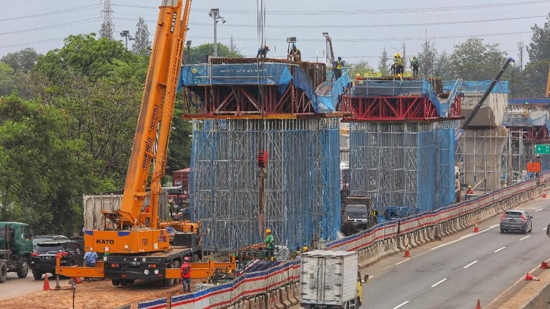 Proyek tersebut sudah tahap pemasangan boks girder yang diperkirakan pengerjaan berlangsung bertahap hingga Desember 2018.