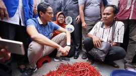Tim Jokowi Tuding 'Drama' Sandi Bahayakan Pedagang Pasar