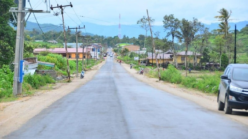 Ketersediaan infrastruktur jalan dengan kondisi mantap akan memudahkan wisatawan mencapai lokasi-lokasi wisata di Pulau Samosir.
