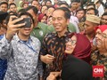 Kehebohan Emak-emak Lampung Foto Bareng Jokowi