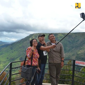 Jalan Mantap & Menara Pandang Manjakan Wisatawan Danau Toba