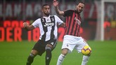 Setelah tertinggal, AC Milan berusaha keras membongkar pertahanan Juventus. (REUTERS/Alberto Lingria)