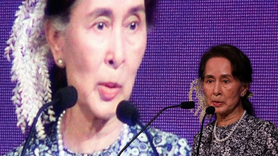 Myanmar's State Counsellor Aung San Suu Kyi speaks at the ASEAN Business and Investment Summit in Singapore, November 12, 2018. REUTERS/Athit Perawongmetha