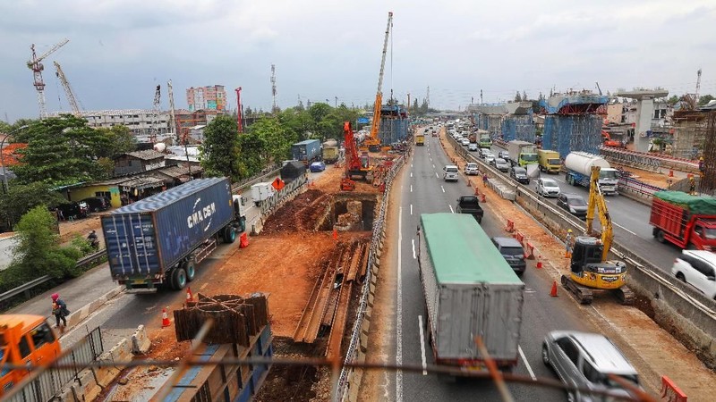 Proyek tersebut sudah tahap pemasangan boks girder yang diperkirakan pengerjaan berlangsung bertahap hingga Desember 2018.
