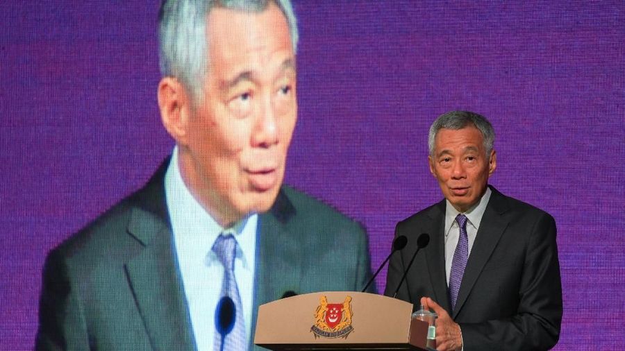 Singapore's Prime Minister Lee Hsien Loong speaks at the ASEAN Business and Investment Summit in Singapore, November 12, 2018. REUTERS/Athit Perawongmetha
