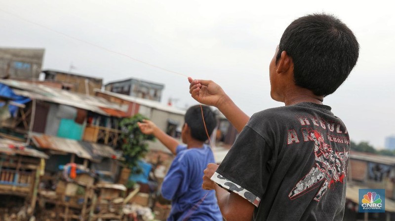 Pemerintah melakukan percepatan penyediaan sarana dan prasarana khusus anak bagi semua Kabupaten/kota dalam kategori Kota Layak Anak (KLA) pada 2030.