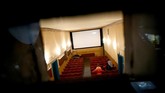 Bioskop Breitenseer Lichtspiele menjadi sarana hiburan warga setempat sejak 1909. (REUTERS/Lisi Niesner)