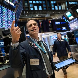 Trump Main Ancam, Wall Street Diprediksi Dibuka Merah Membara