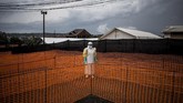Angka itu cukup besar jika dibandingkan dengan 291 kasus Ebola yang telah terkonfirmasi sejak wabah dimulai pada Agustus 2018. (Photo by John WESSELS/AFP)
