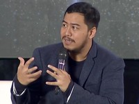 Komika Pandji Pragiwaksono Positif Covid-19 (Lagi)