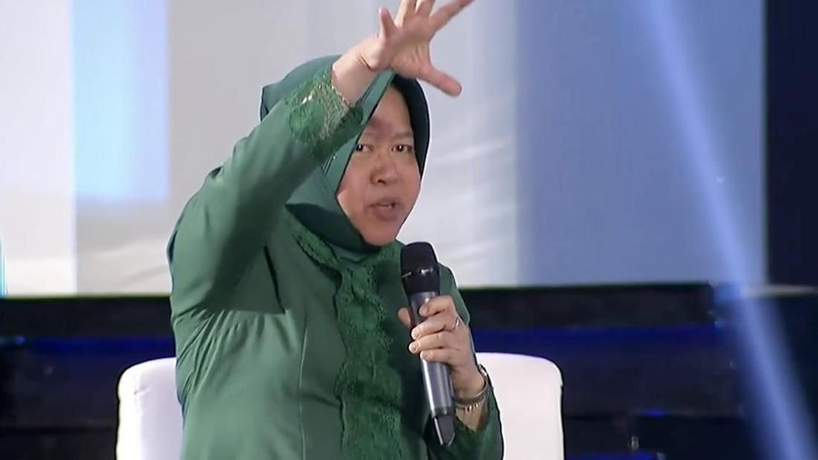 Wali Kota Surabaya Tri Rismaharini tengah jatuh sakit.