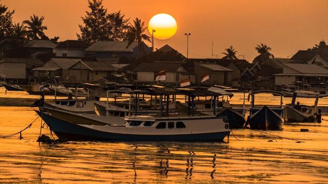 Usai Gelombang Tinggi, Kapal ke Karimunjawa Mulai Beroperasi