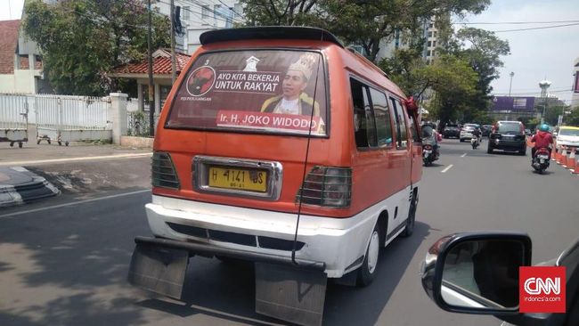 'Banteng' Jateng Sapu Poster Jokowi Raja