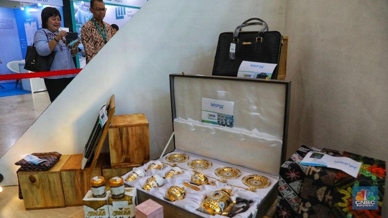 Kementerian keuangan akan melelang sebanyak 52 barang gratifikasi dengan nilai barang yang dilelang tidak lebih dari Rp 50 juta.