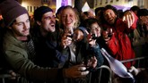 Beaujolais Nouveau terbuat dari varietas anggur Gamay. Wine ini dibuat dengan menggunakan seluruh bagian buah anggur sebagai bahan dasar tanpa membuang rasa pahit tanin dari kulit anggur. (REUTERS/Emmanuel Foudrot)