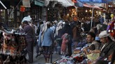 Yaman dibayangi wabah kelaparan akibat perang yang tak kunjung usai, membuat perekonomian negara itu kian buruk hingga disebut sebagai malapetaka. (Reuters/Mohamed al-Sayaghi)