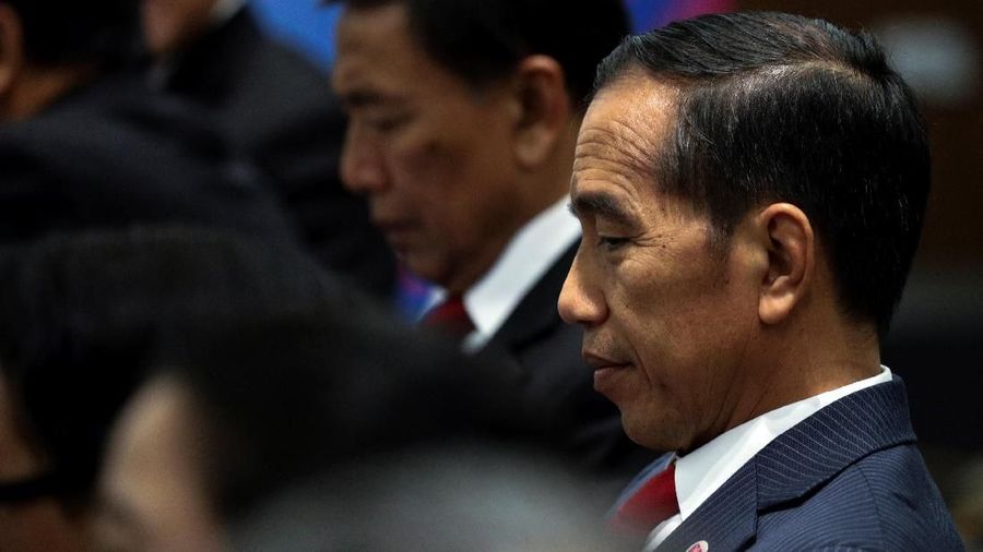 Presiden Joko Widodo (Jokowi) segera menerapkan shifting strategy dalam kebijakan pembangunan Indonesia.