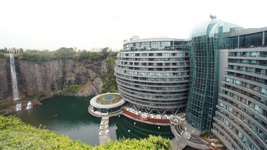Shanghai Shimao Group memiliki investasi US $ 555 juta dalam proyek ini.