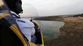 Kawasan Laut Mati di Yordania memiliki panorama yang sangat indah. Salah satu cara untuk menikmatinya ialah dengan menumpang helikopter kecil atau gyrocopter.