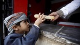 Belum lagi, sejumlah wabah penyakit lain terus menggerogoti Yaman, seperti kolera yang sudah menjangkiti 13 ribu orang hanya pada bulan Oktober. (Reuters/Mohamed al-Sayaghi)