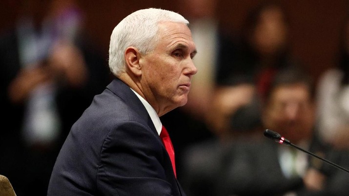 U.S. Vice President Mike Pence speaks at the ASEAN-U.S. Summit in Singapore November 15, 2018. REUTERS/Edgar Su
