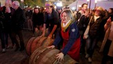 Dengan waktu yang singkat ini, produsen menggunakan teknik khusus dalam proses fermentasinya. (REUTERS/Emmanuel Foudrot)