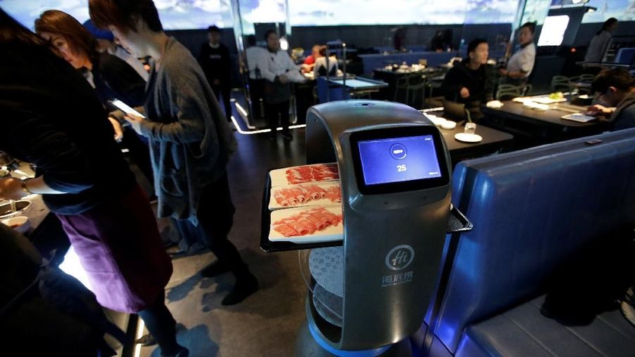 A robot server delivers dishes to fulfill orders from diners at Haidilao's new artificial intelligence hotpot restaurant in Beijing, China, November 14, 2018. Picture taken November 14, 2018. REUTERS/Jason Lee