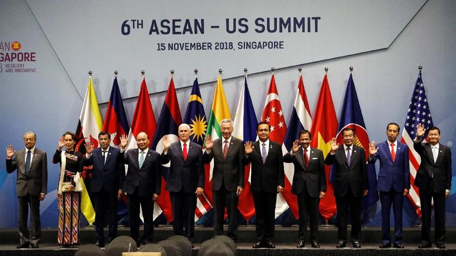 U.S. Vice President Mike Pence poses for a group photo with ASEAN leaders at the ASEAN-US Summit in Singapore November 15, 2018. REUTERS/Edgar Su