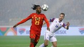 Michy Batshuayi jadi bintang kemenangan dengan dua gol yang dicetaknya. Laga berakhir dengan skor 2-0. (REUTERS/Francois Lenoir)