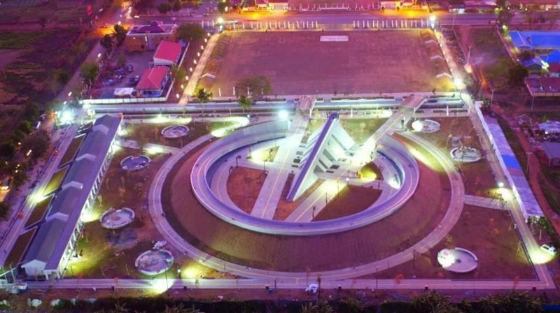Gagasan pembangunan monumen ini merupakan bagian dari Gerakan Ayo Kerja.