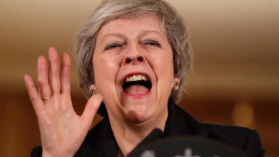 Theresa May berjuang meloloskan rancangan kesepakatan keluarnya Inggris dari Uni Eropa (UE) atau Brexit dan masa depan karir politiknya di parlemen.