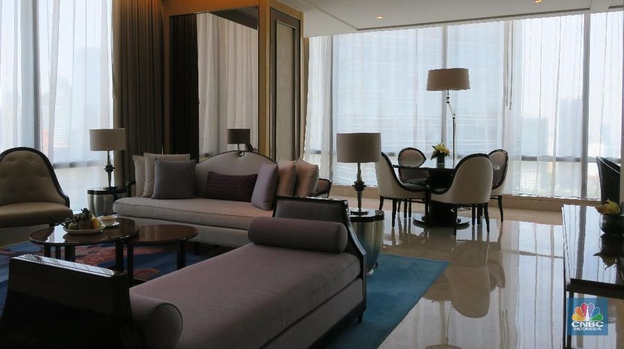 Kamar Raffles Suites terletak di lantai 25 Hotel Raffles, Jakarta. Kemegahan serta kamar yang begitu luas.