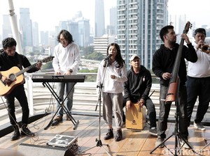 Chord Payung Teduh - Untuk Perempuan yang Sedang dalam Pelukan