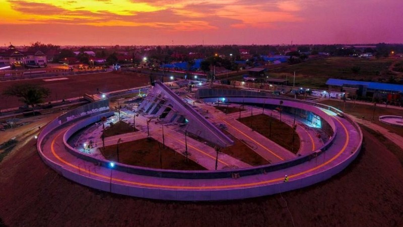 Gagasan pembangunan monumen ini merupakan bagian dari Gerakan Ayo Kerja.