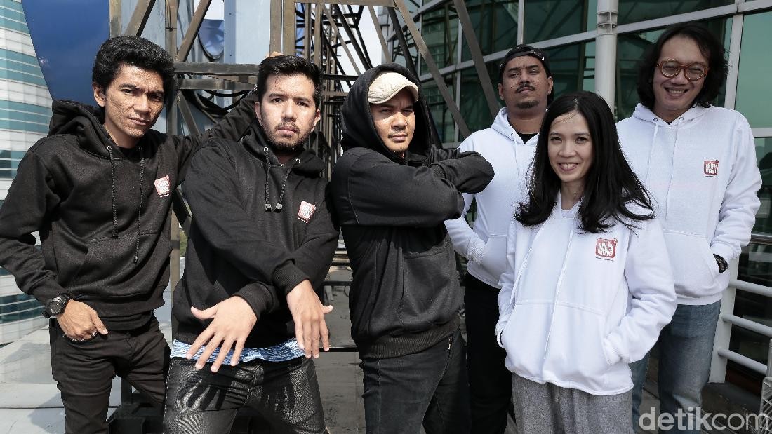Santai di Rooftop Bareng Payung Teduh Santai di Rooftop Bareng Payung Teduh