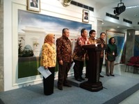 Eksportir Wajib Simpan Dana di Dalam Negeri, Capital Control?